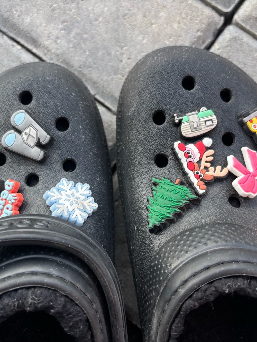 These are black lined classic black CROC Clogs featuring holiday Jibbitz charms